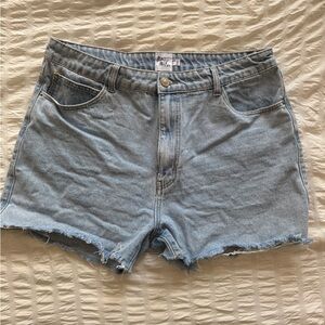 Princess Polly boyfriend denim shorts!
